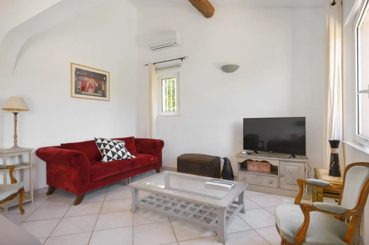 Large Villa With Swimming Pool And Terraces ヴィルヌーヴ・レ・ザヴィニョン フランス