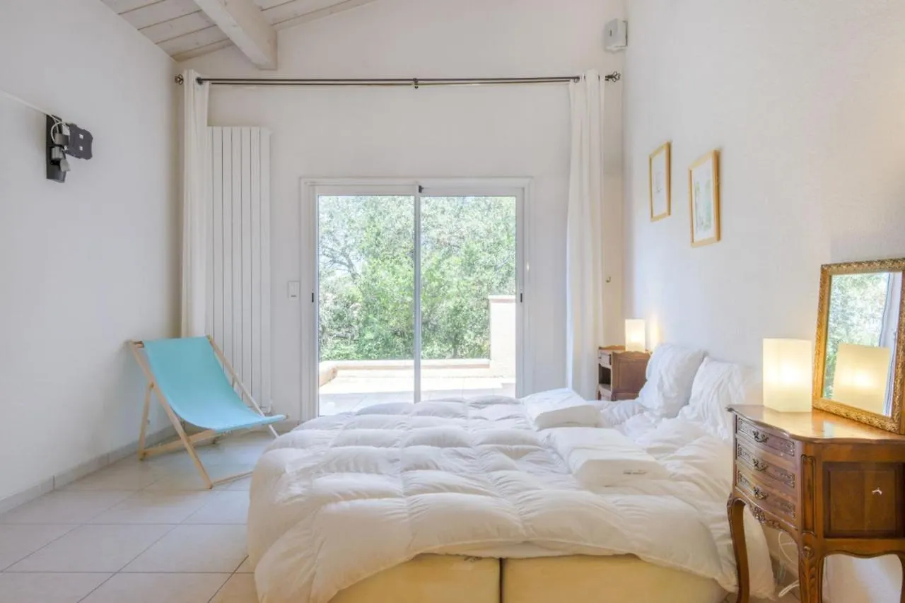 Large Villa With Swimming Pool And Terraces ヴィルヌーヴ・レ・ザヴィニョン 別荘